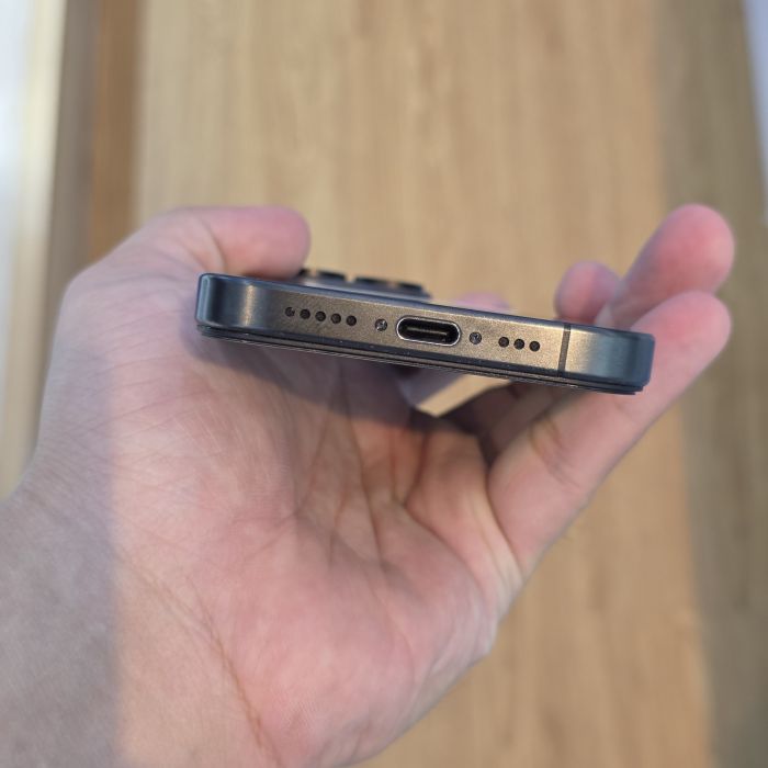 Apple iPhone 15 Pro — photo 4 of 8