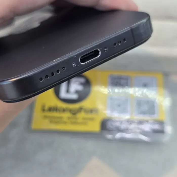 Apple iPhone 15 Pro — photo 7 of 8