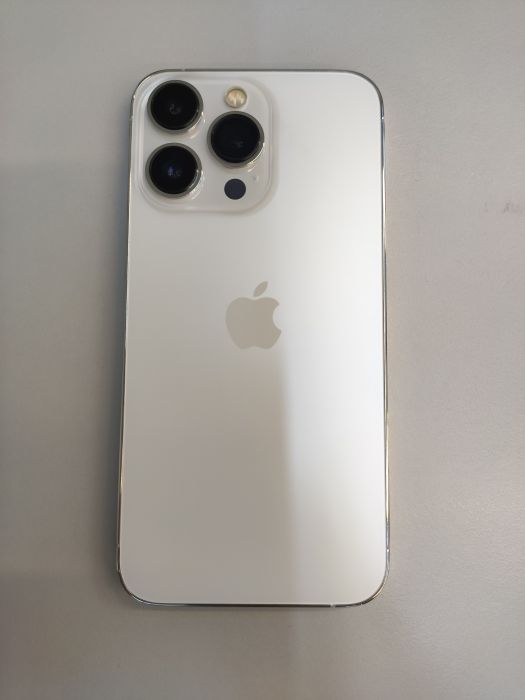 Apple iPhone 13 Pro — photo 2 of 8