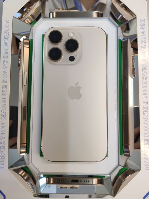 Apple iPhone 16 Pro — photo 2 of 10