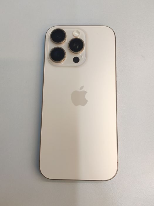 Apple iPhone 16 Pro — photo 4 of 10