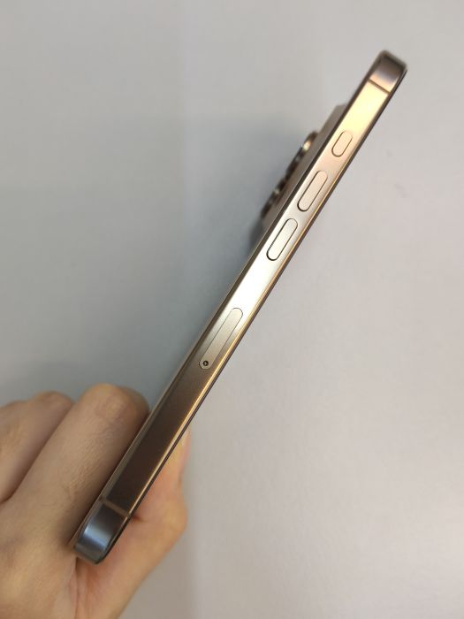Apple iPhone 16 Pro — photo 5 of 10