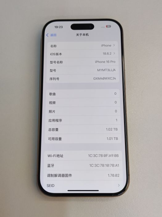 Apple iPhone 16 Pro — photo 10 of 10
