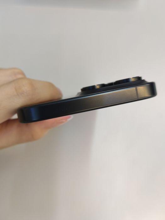 Apple Apple iPhone 16 Pro Max — photo 8 of 10