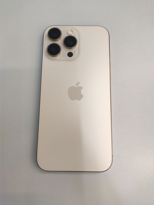 Apple iPhone 16 Pro Max — photo 2 of 8