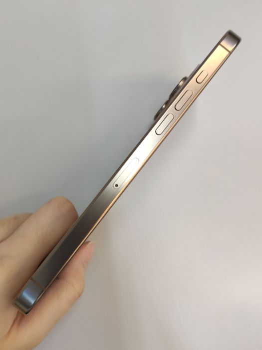Apple iPhone 16 Pro Max — photo 3 of 8