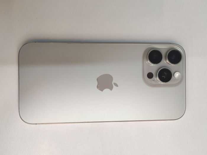 Apple iPhone 16 Pro Max — photo 4 of 11