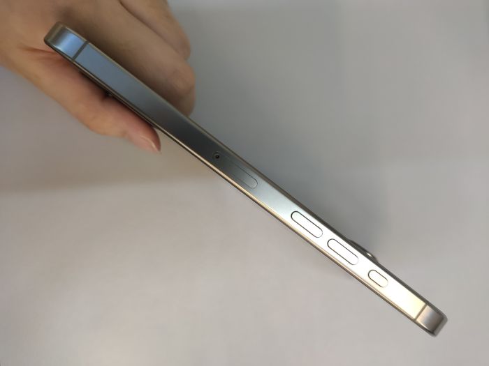 Apple iPhone 16 Pro Max — photo 5 of 11