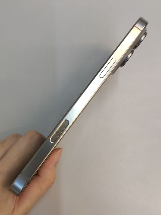 Apple iPhone 16 Pro Max — photo 6 of 11