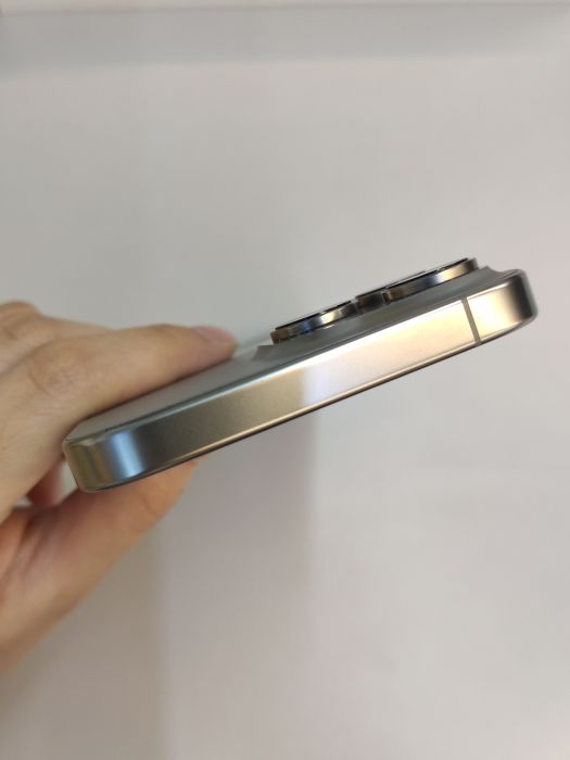 Apple iPhone 16 Pro Max — photo 8 of 11