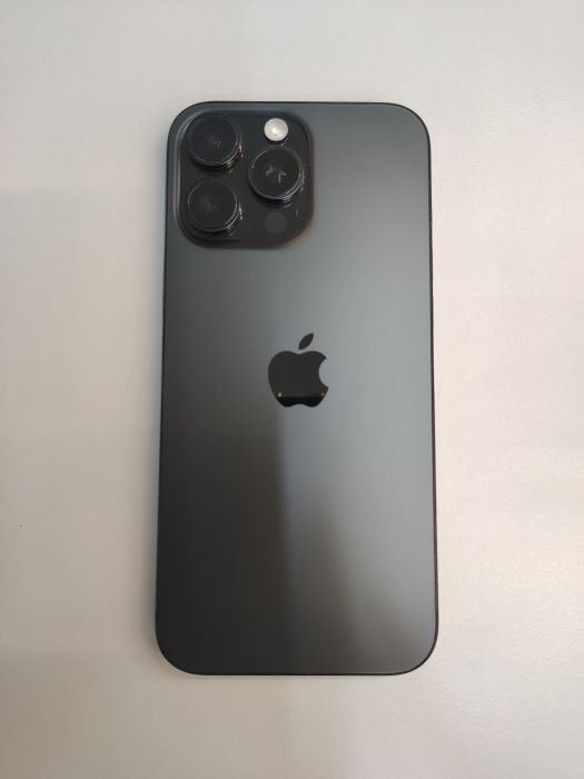Apple iPhone 16 Pro Max — photo 2 of 10