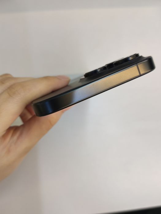 Apple iPhone 16 Pro Max — photo 6 of 10