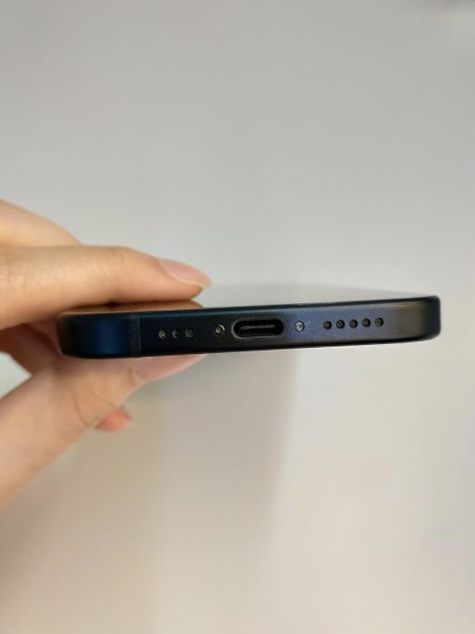 Apple iPhone 15 — photo 7 of 10