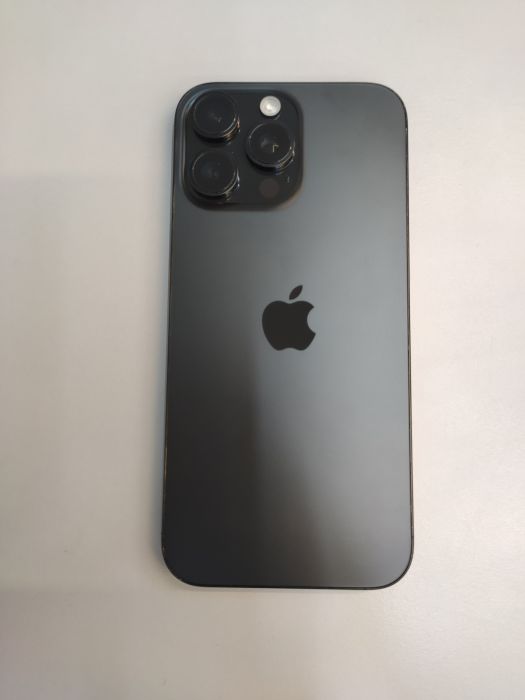 Apple iPhone 16 Pro Max — photo 2 of 10