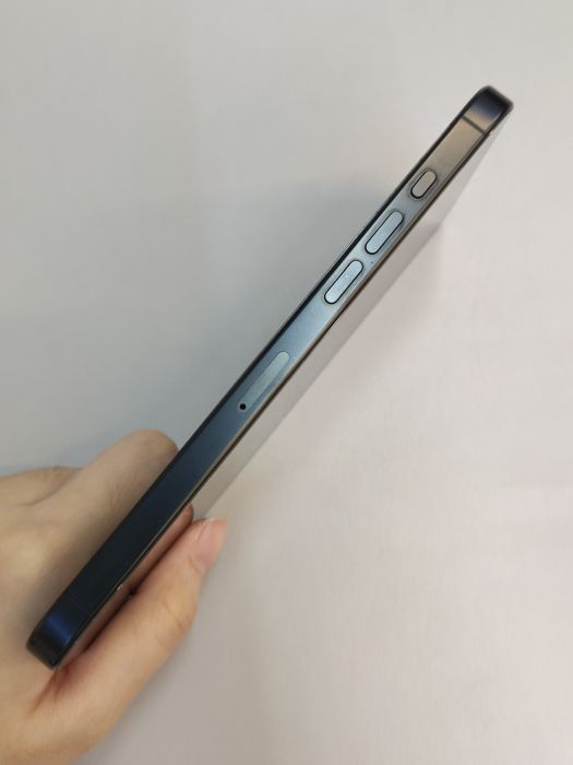 Apple iPhone 16 Pro Max — photo 3 of 10