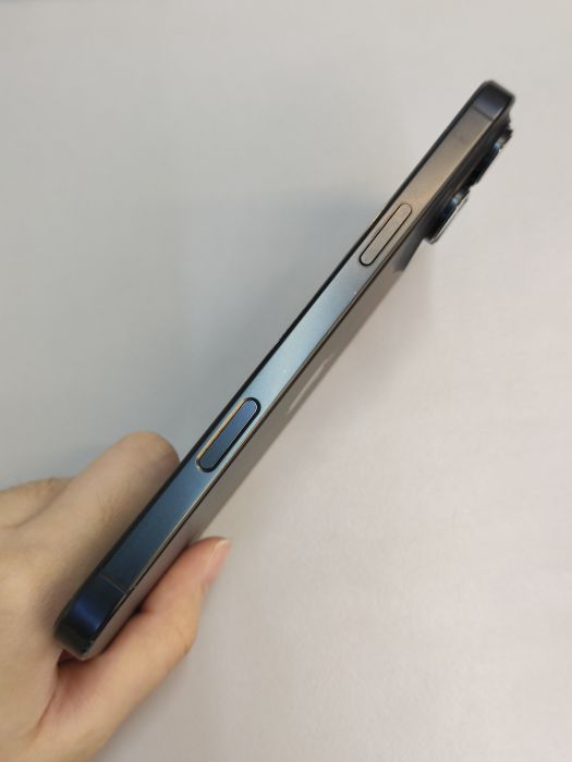 Apple iPhone 16 Pro Max — photo 4 of 10