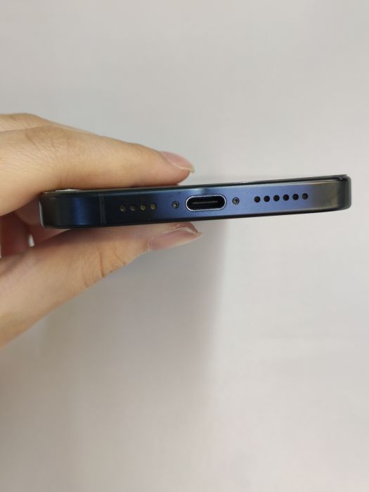 Apple iPhone 16 Pro Max — photo 5 of 10