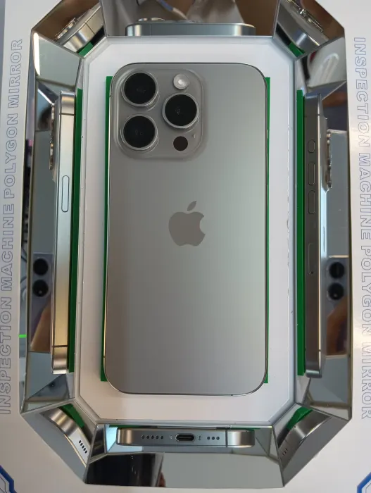 Apple iPhone 15 Pro — photo 2 of 10