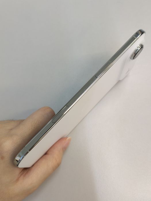 Apple iPhone Air — photo 4 of 8