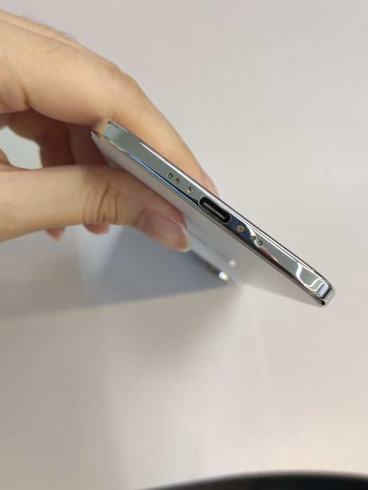 Apple iPhone Air — photo 5 of 8