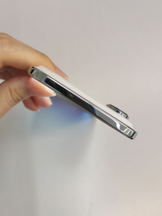 Apple iPhone Air — photo 6 of 8