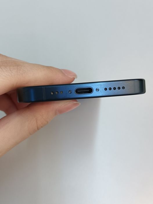 Apple iPhone 15 Pro — photo 4 of 8