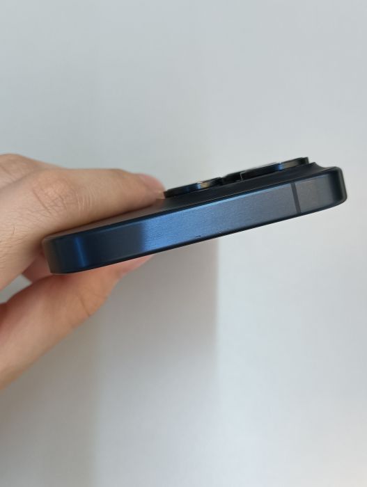 Apple iPhone 15 Pro — photo 5 of 8
