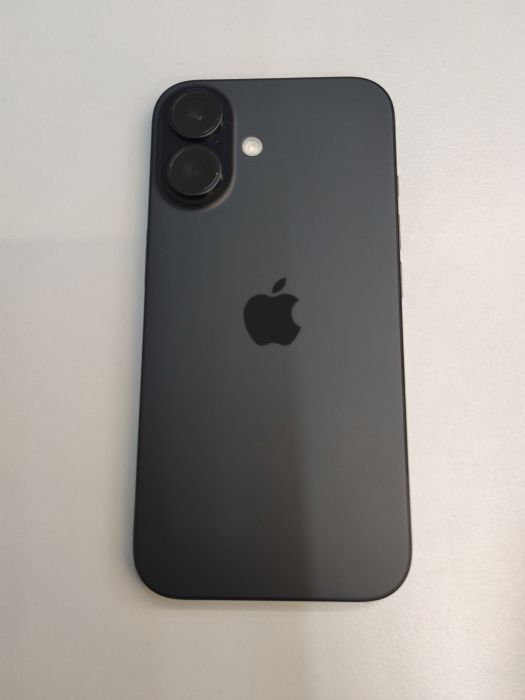 Apple iPhone 16 — photo 2 of 8