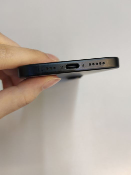 Apple iPhone 16 — photo 5 of 8