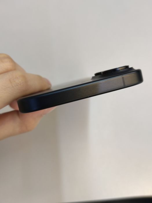 Apple iPhone 16 — photo 6 of 8
