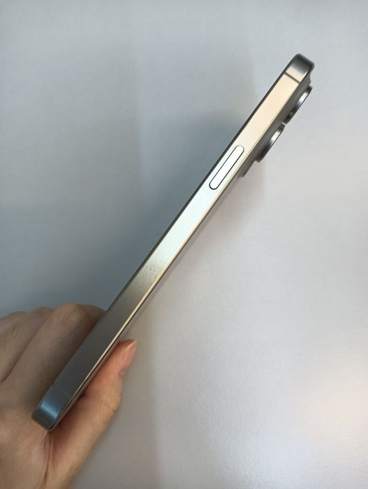 Apple iPhone 15 Pro Max — photo 3 of 9