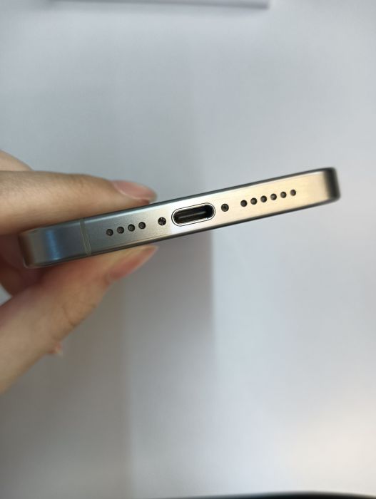 Apple iPhone 15 Pro Max — photo 4 of 9