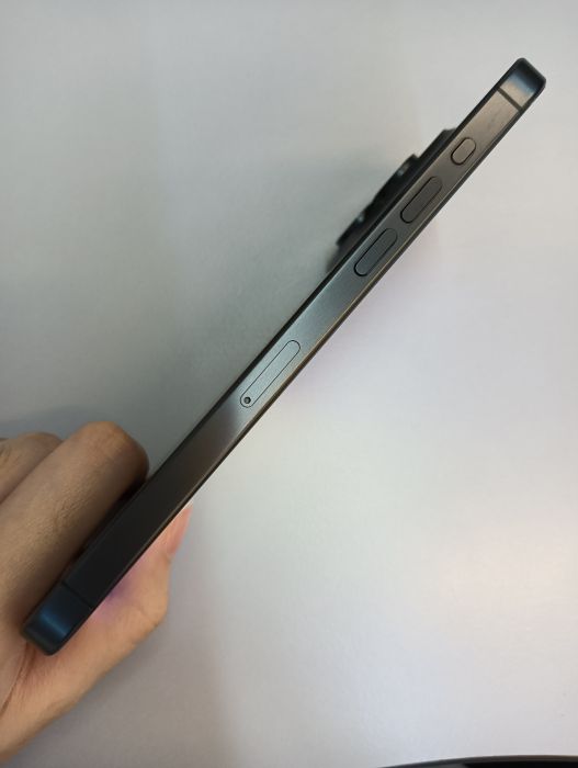 Apple iPhone 15 Pro Max — photo 2 of 8