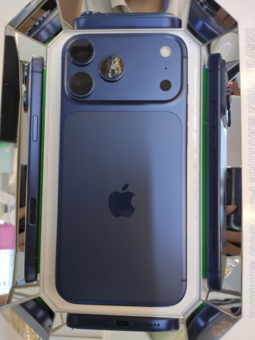 Apple iPhone 17 Pro Max — photo 2 of 10