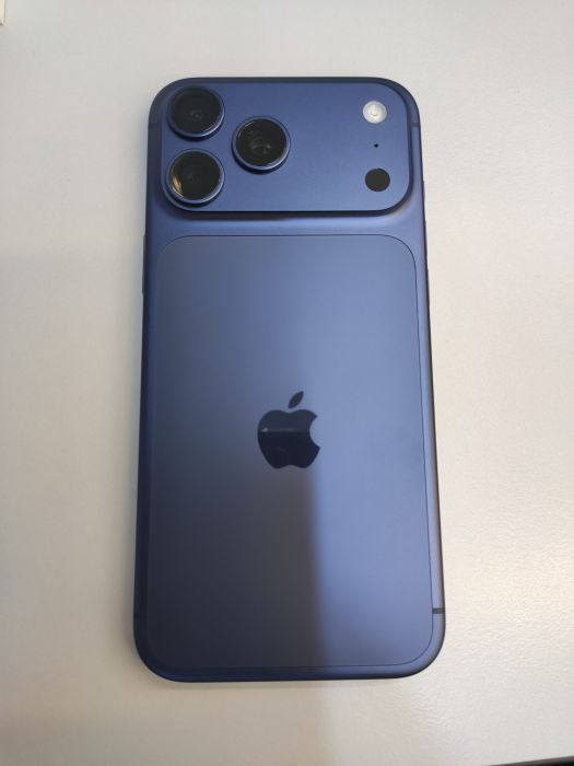 Apple iPhone 17 Pro Max — photo 4 of 10