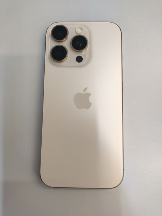 Apple iPhone 16 Pro — photo 2 of 8