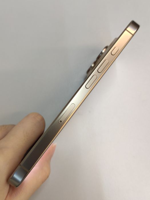 Apple iPhone 16 Pro — photo 3 of 8