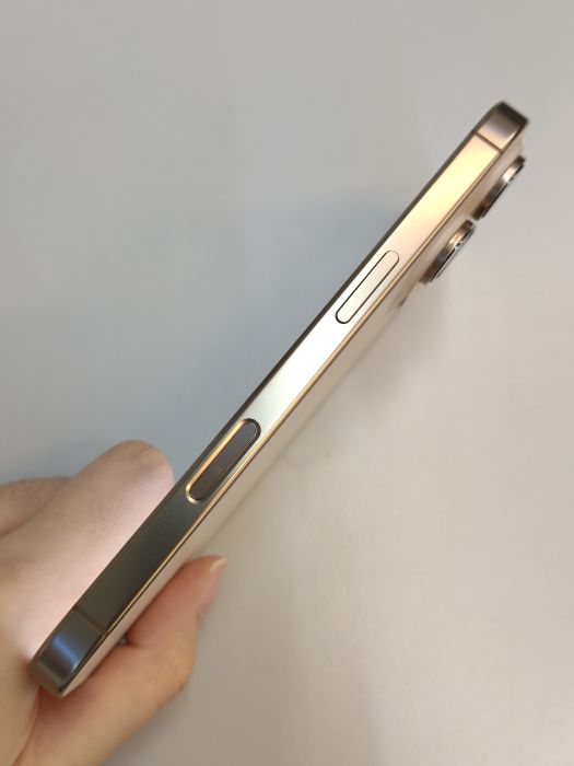 Apple iPhone 16 Pro — photo 4 of 8