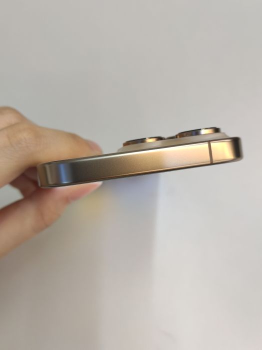 Apple iPhone 16 Pro — photo 6 of 8