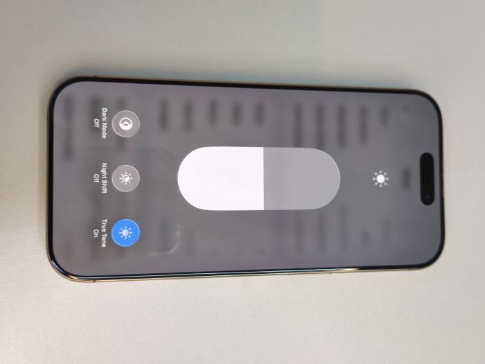 Apple iPhone 16 Pro — photo 7 of 8