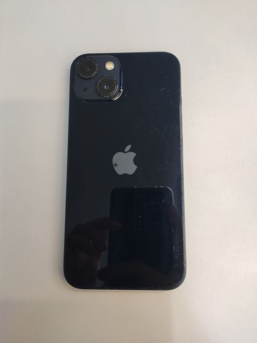 Apple iPhone 13 — photo 2 of 8