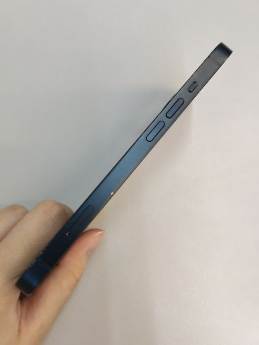 Apple iPhone 13 — photo 3 of 8
