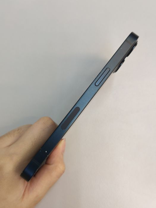 Apple iPhone 13 — photo 4 of 8