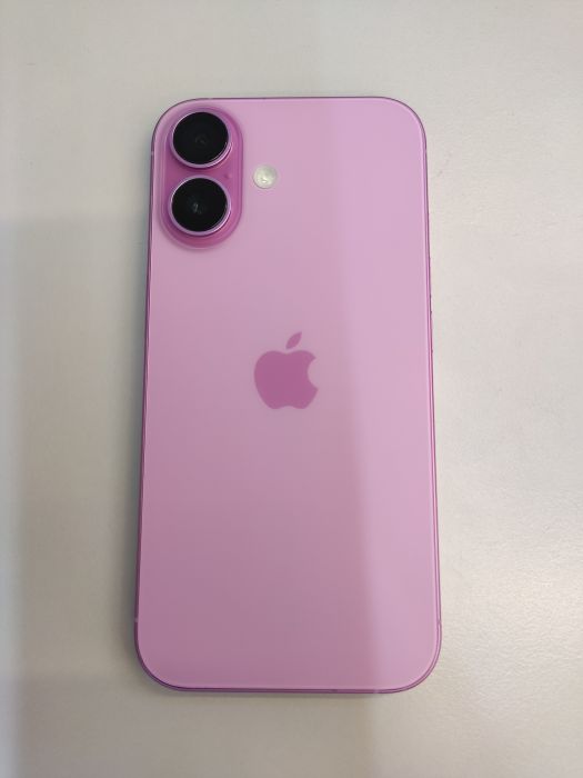Apple iPhone 16 — photo 2 of 9
