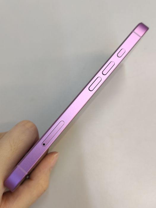 Apple iPhone 16 — photo 3 of 9