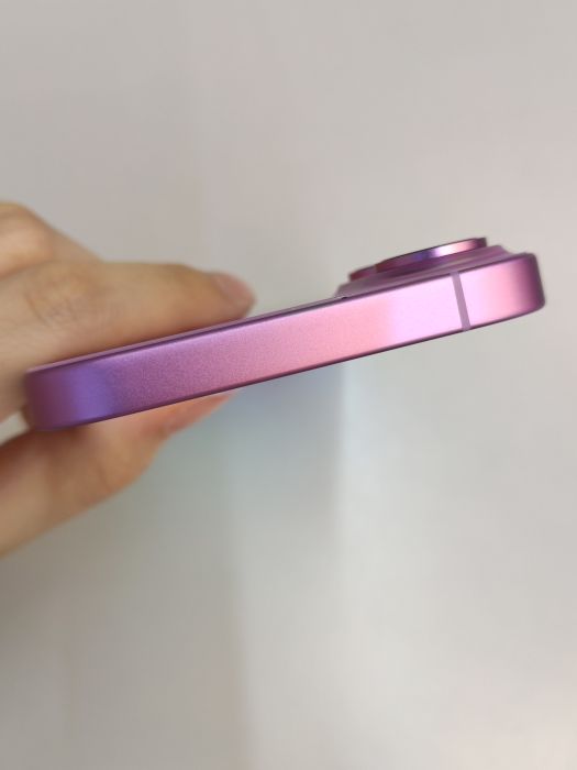 Apple iPhone 16 — photo 6 of 9