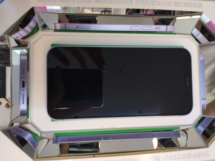 Apple iPhone 12 — photo 3 of 10