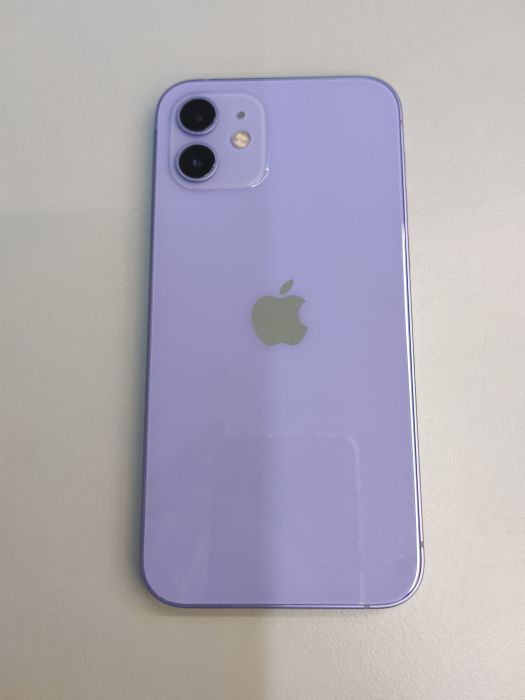 Apple iPhone 12 — photo 4 of 10