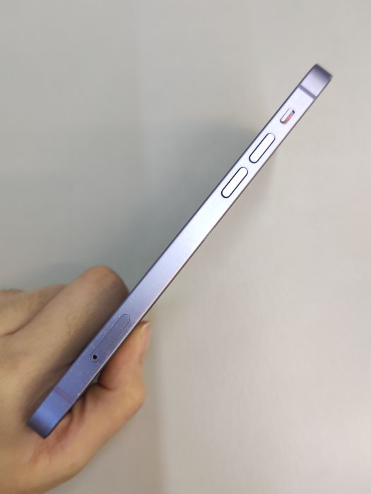 Apple iPhone 12 — photo 5 of 10