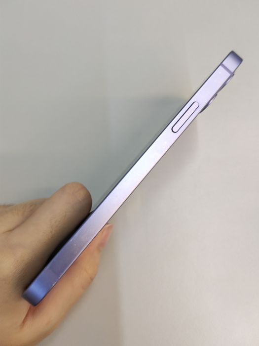 Apple iPhone 12 — photo 6 of 10